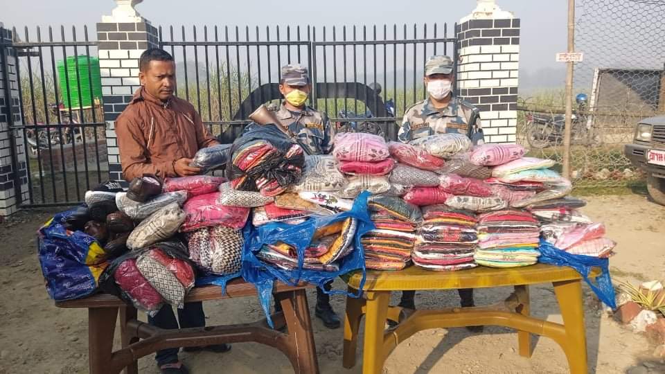 तस्करी हुँदै गरेको सुँगुरका पाठा र कपडा बरामद