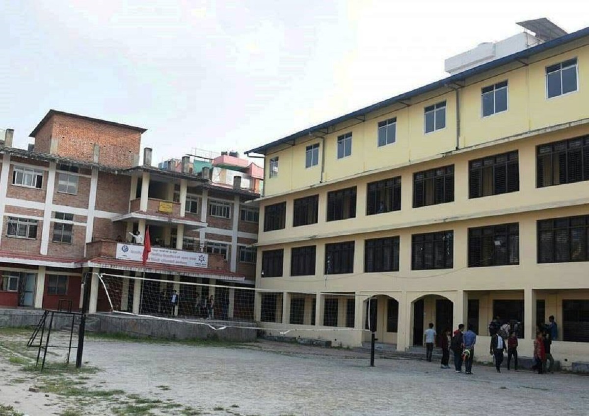 चिट चोर्न नदिएको भन्दै आरआरका विद्यार्थीले कुटे शिक्षक