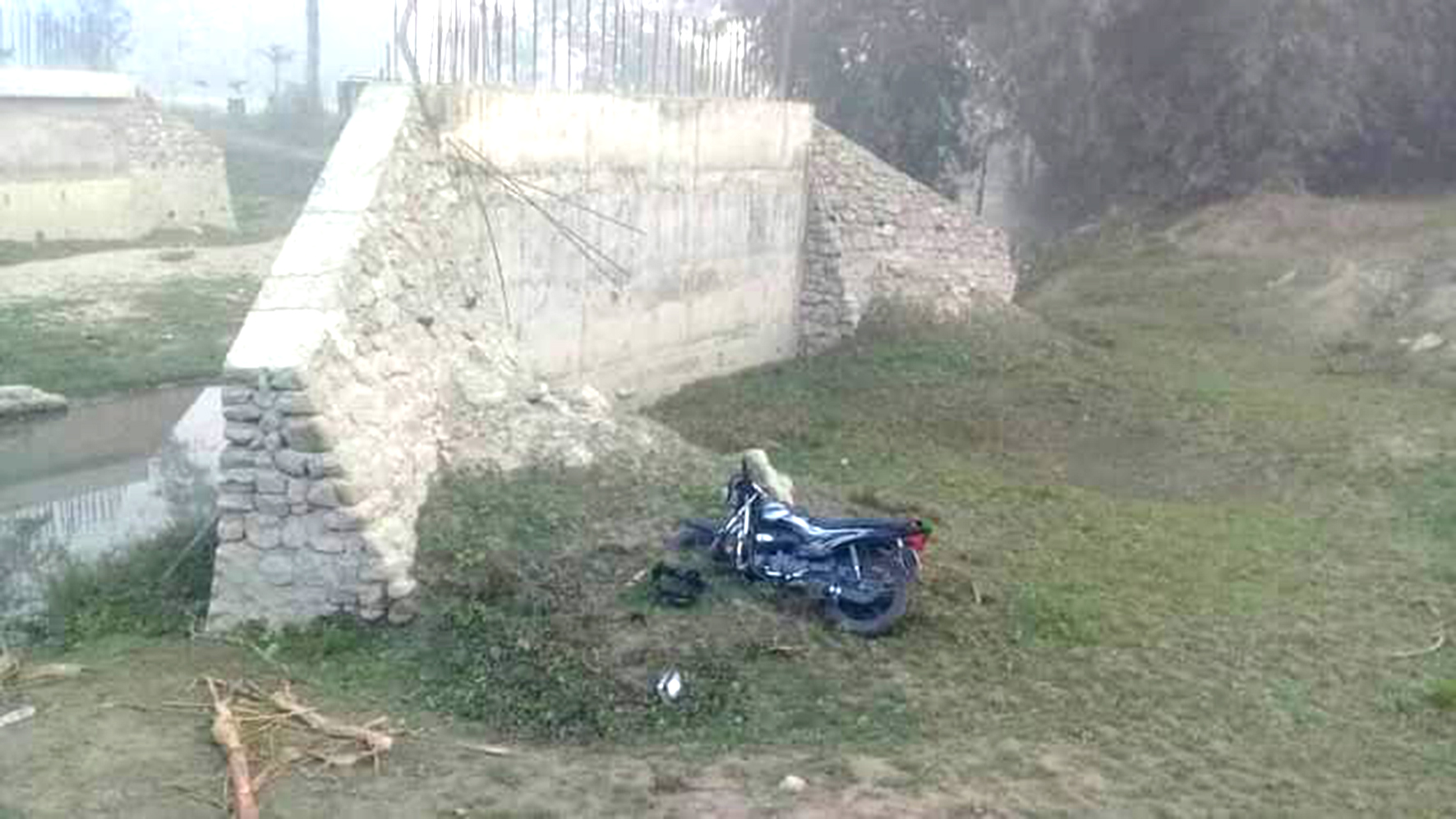 ठेक्का लागेको ७ वर्षमा पनि बनेन गेउरिया खोलाको पुल, ठेकेदारलाई कारबाहीको माग