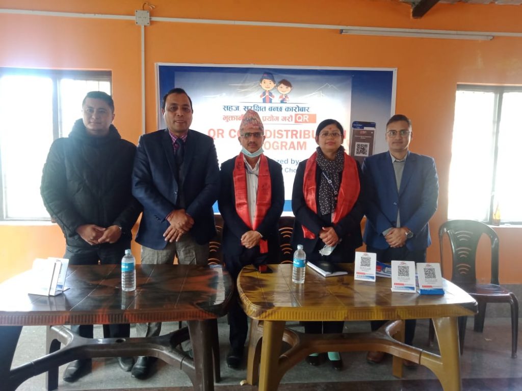 विराटनगर एयरपोर्टका ट्याक्सीमा मेगा बैंकको क्यूआर कोडबाट भुक्तानी सुविधा