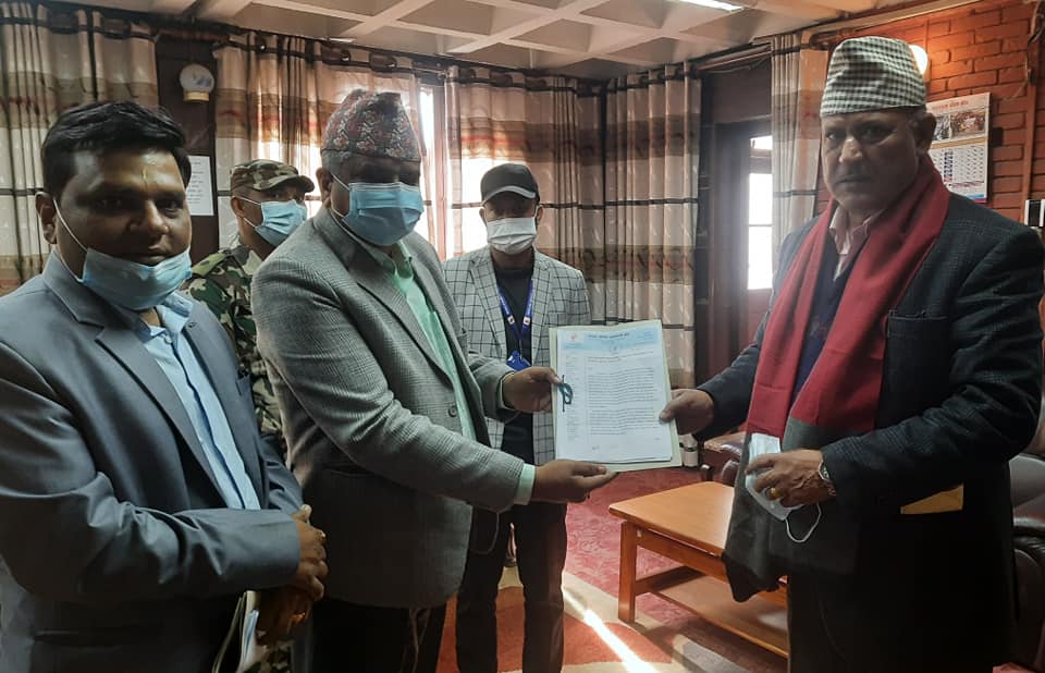 औषधी व्यवसायीले स्वास्थ्य मन्त्रीलाई बुझाए ज्ञापनपत्र