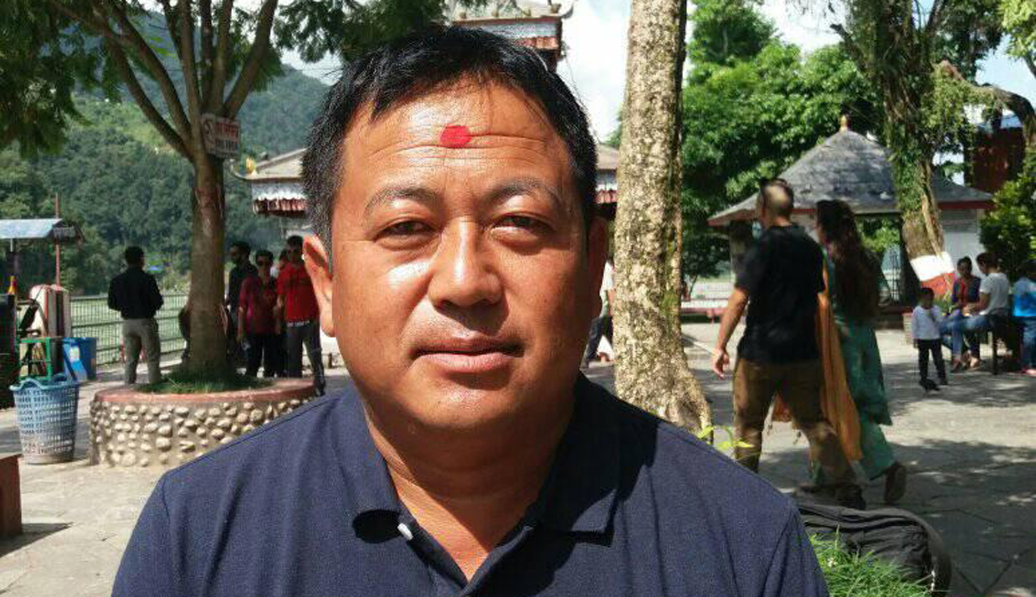 वडाध्यक्ष राई माथि ढुङ्गा प्रहार