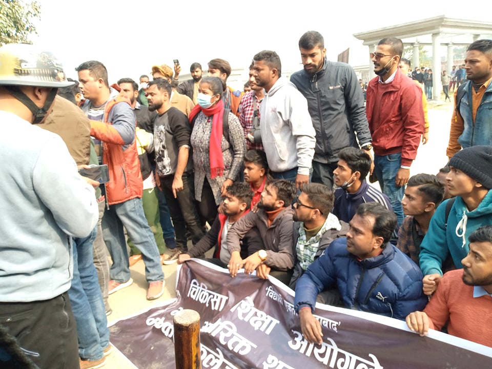 पूवि भित्रका शैक्षिक संस्थामा सगरमाथा र विराट गोरखाका सुरक्षा गार्ड हटाउन माग