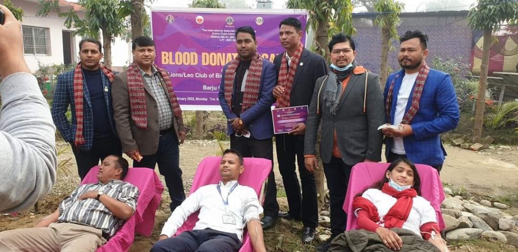 लायन्स क्लव अफ बिराटनगर हेल्थ प्रोफेशनलले गर्यो रक्तदान