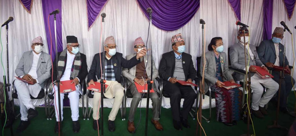 प्रदेश १ का नयाँ ८ मन्त्रीले लिए सपथ (भिडियो)