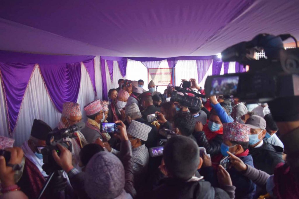 प्रदेश १ सरकार विस्तार : अस्तव्यस्त सपथ, जम्बो मन्त्रीमण्डल