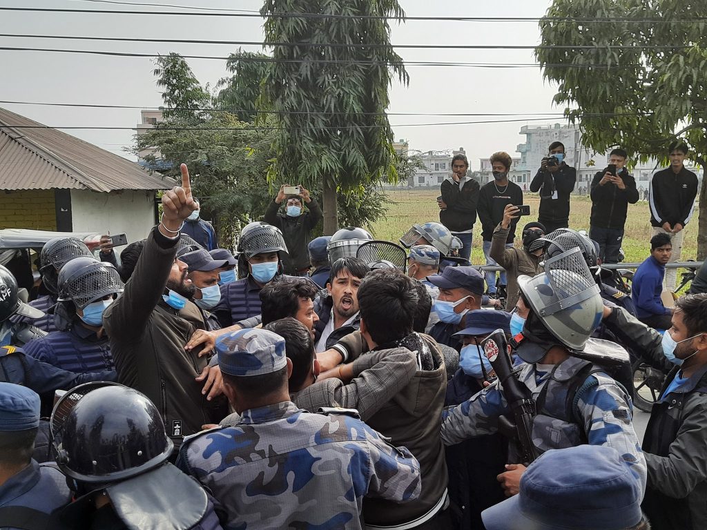 प्रदेश १ का मुख्यमन्त्री राजेन्द्र राईलाई कालो झण्डा देखाउने प्रयास