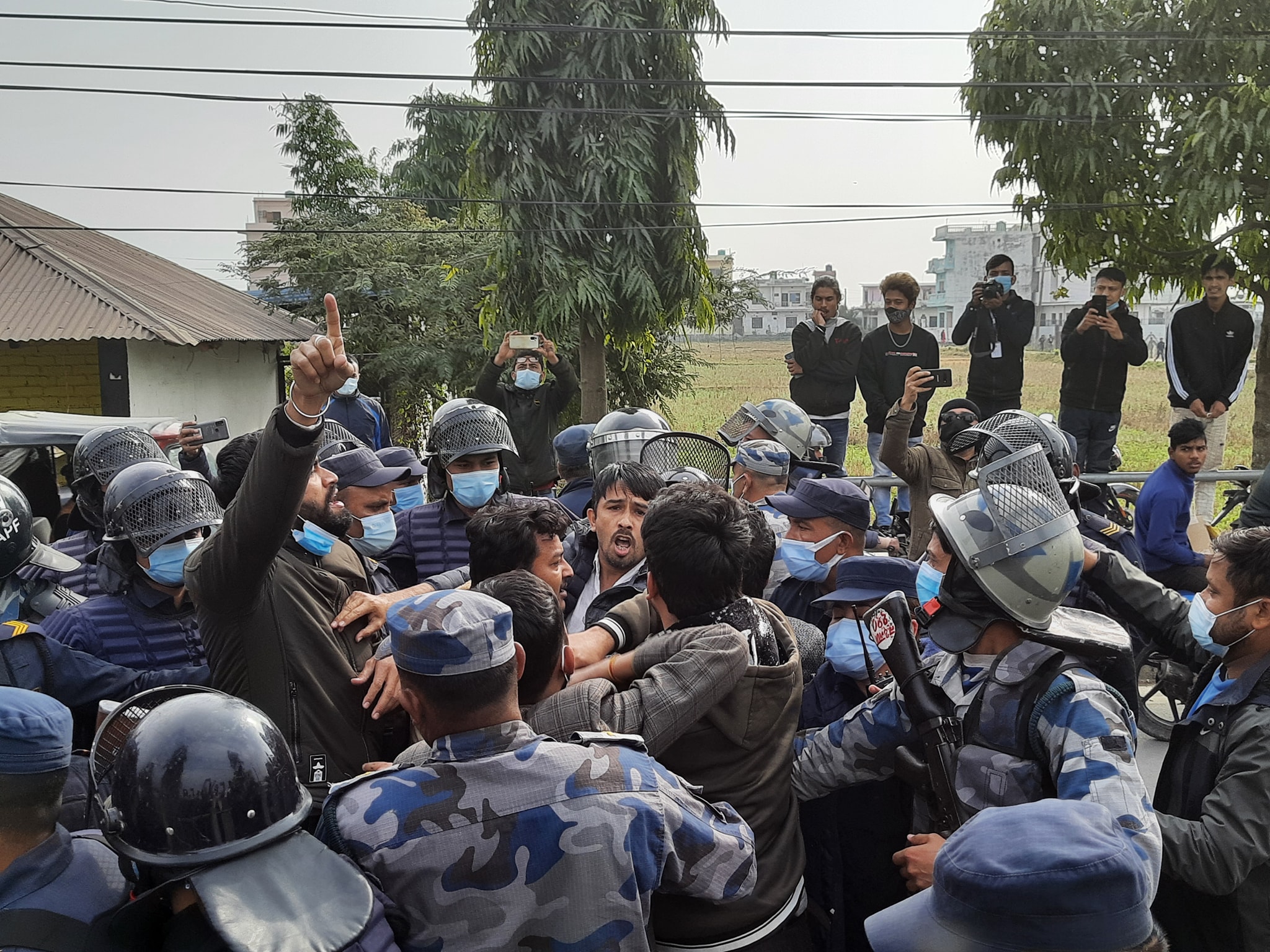 प्रदेश १ का मुख्यमन्त्री राजेन्द्र राईलाई कालो झण्डा देखाउने प्रयास