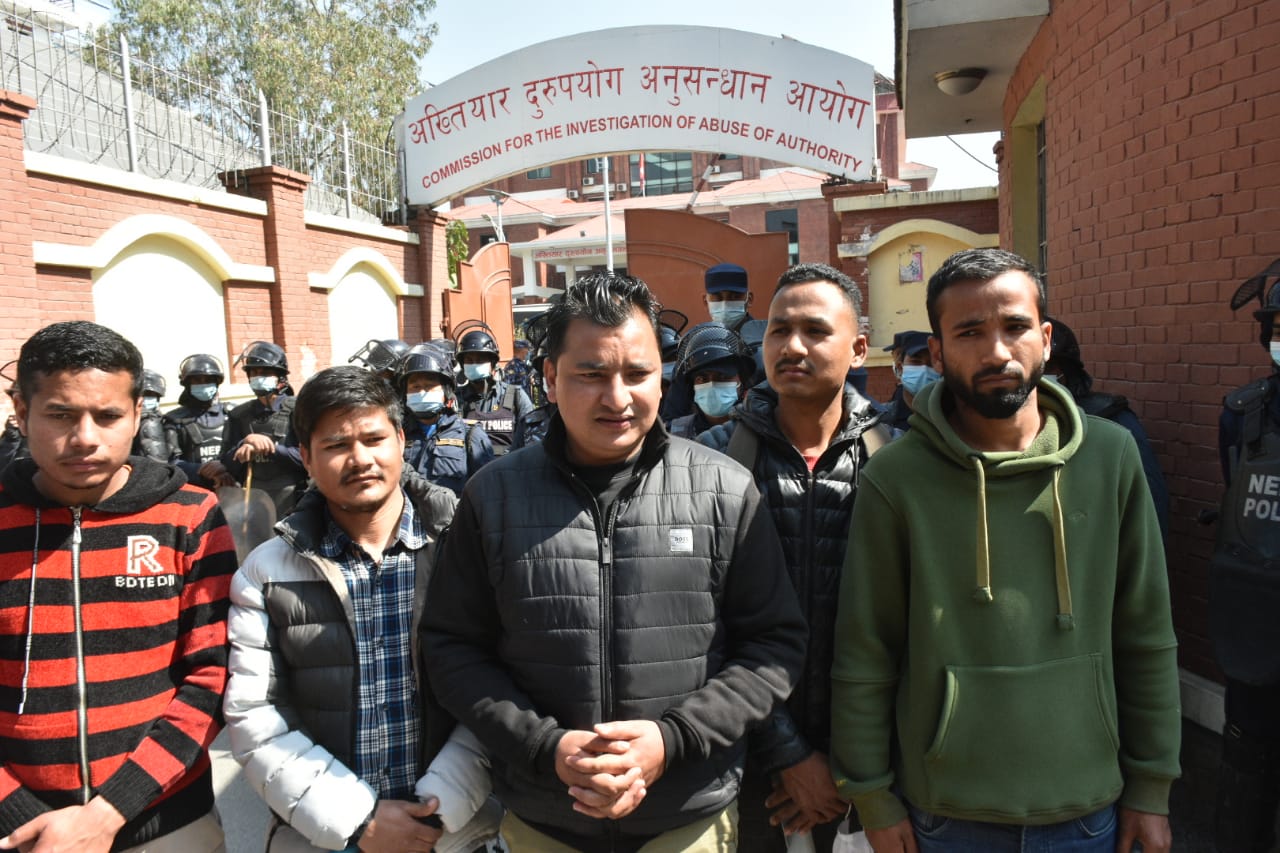 केपी ओलीसहित पाँच नेता विरुद्ध भ्रष्टाचारको उजुरी दर्ता