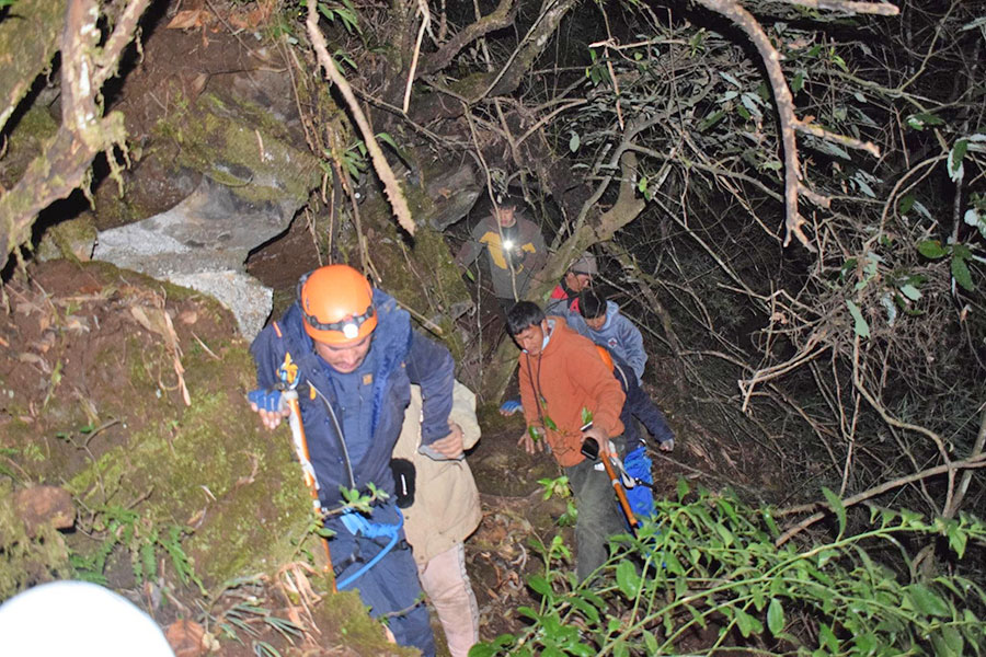 हिउँ खेल्न जादा हराएका एकै परिवारका पाँच जनाको उद्धार