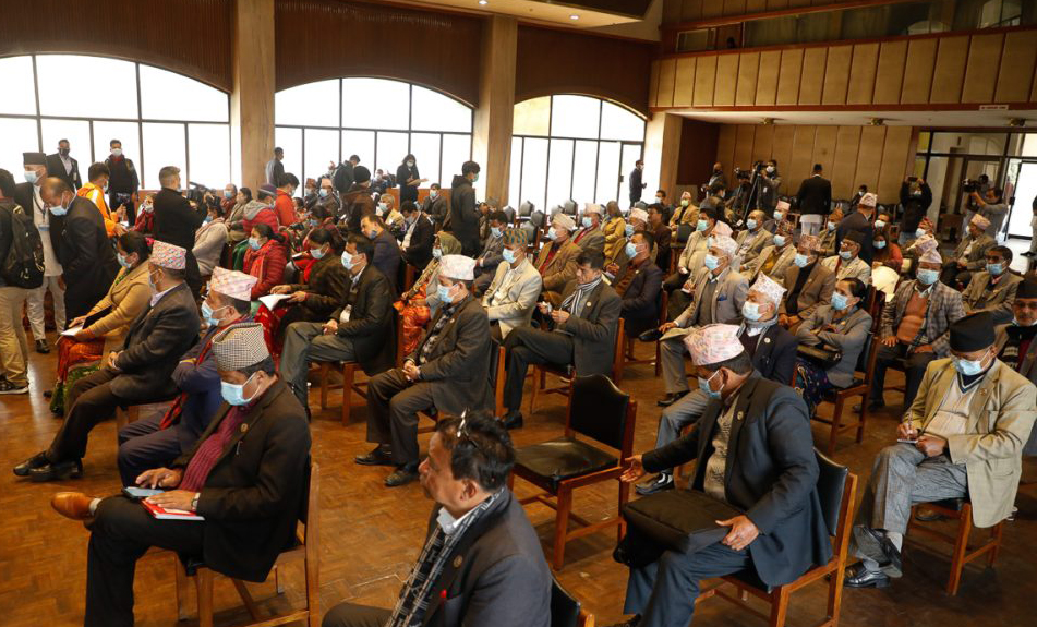 चार न्यायाधिशविरुद्ध महाभियोग लगाउने ओलीको प्रस्तावको विपक्षमा उभिए सांसद