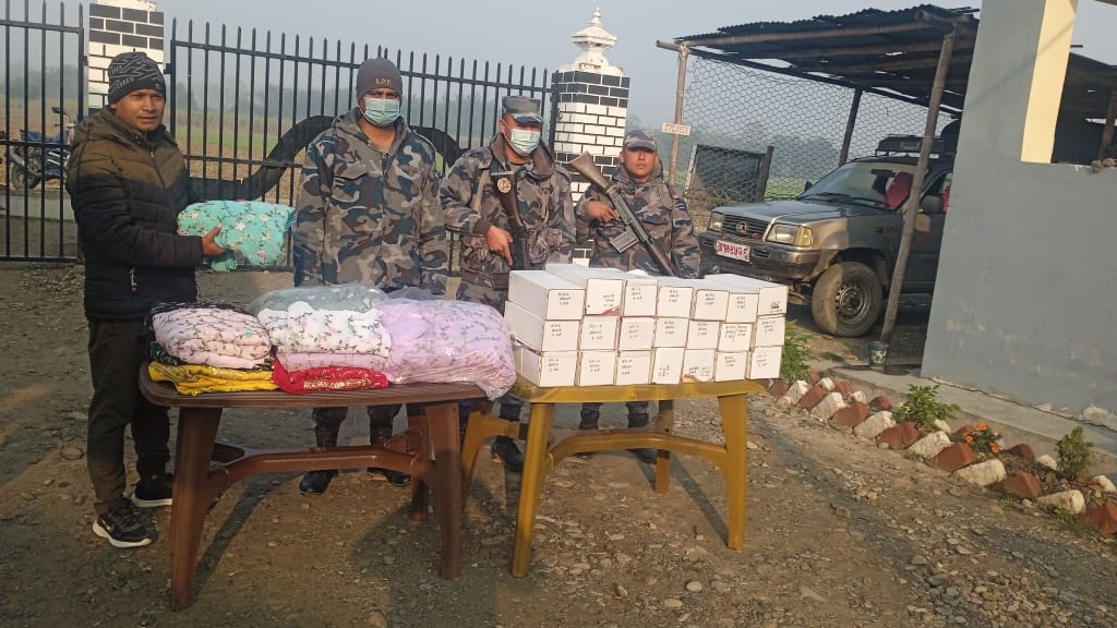 साढे दुइ लाख बढीको अवैध सामान बरामद