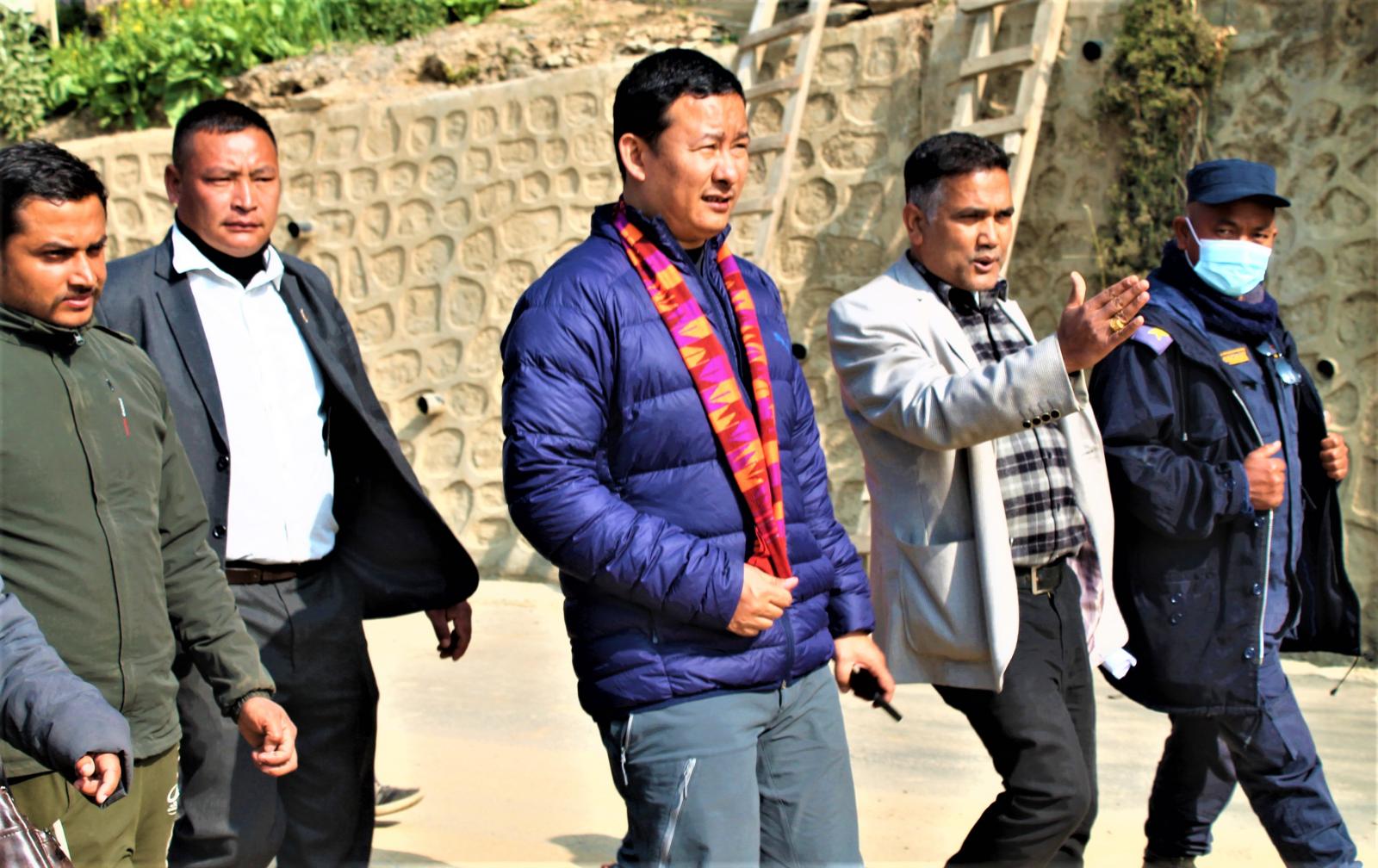 समयमै योजना सम्पन्न गर्न मन्त्री आङ्बोको निर्देशन