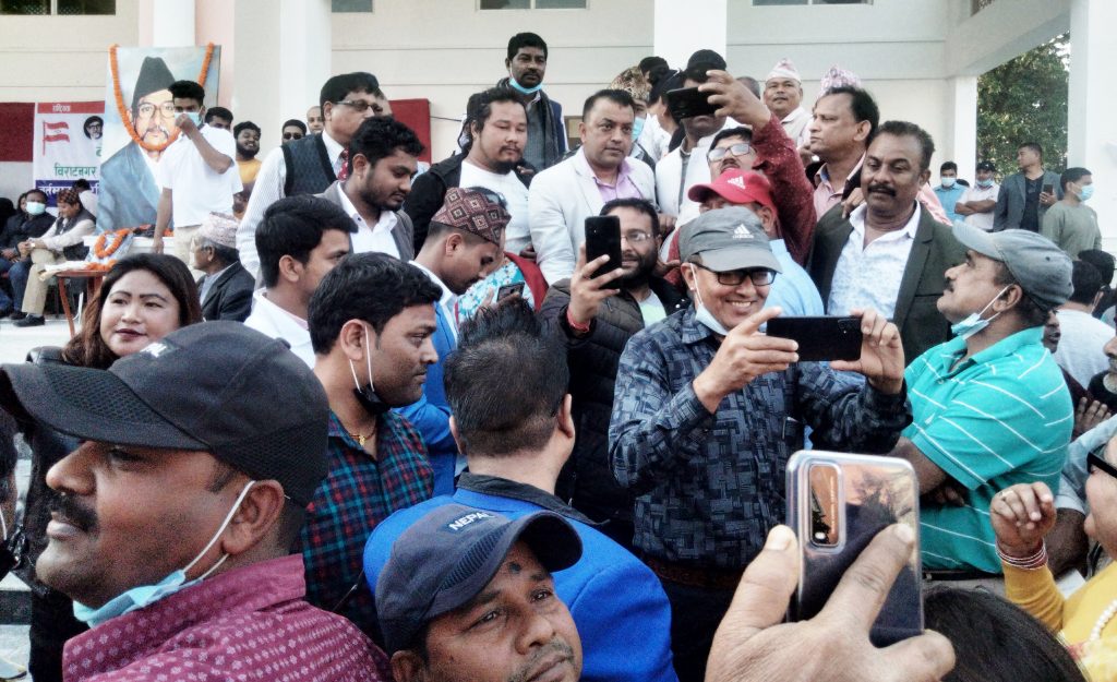 गगनअगाडि शेखर फिक्का !