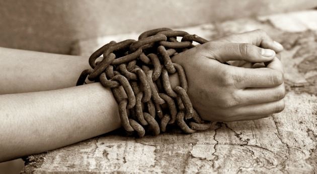 नौ वर्षीय बालक उपचार अभावमा साङ्लोमा बाँधिए