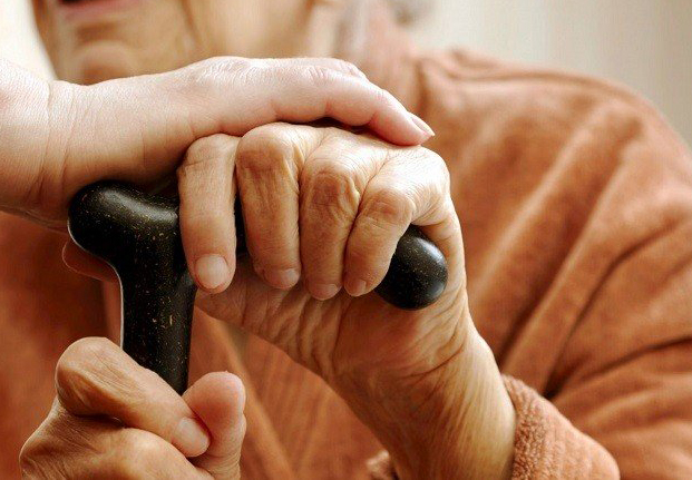 ज्येष्ठ नागरिकलाई दन्त उपहार