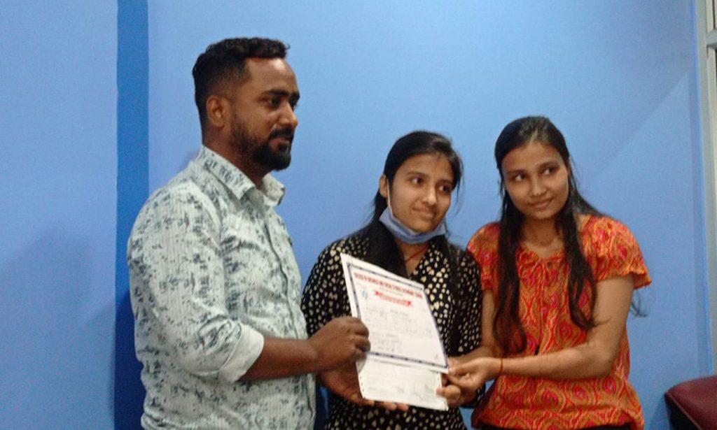 युवा व्यवसायी अन्सारीले लिए अग्रवाल दिदिबहिनीको पढाईको जिम्मेवारी