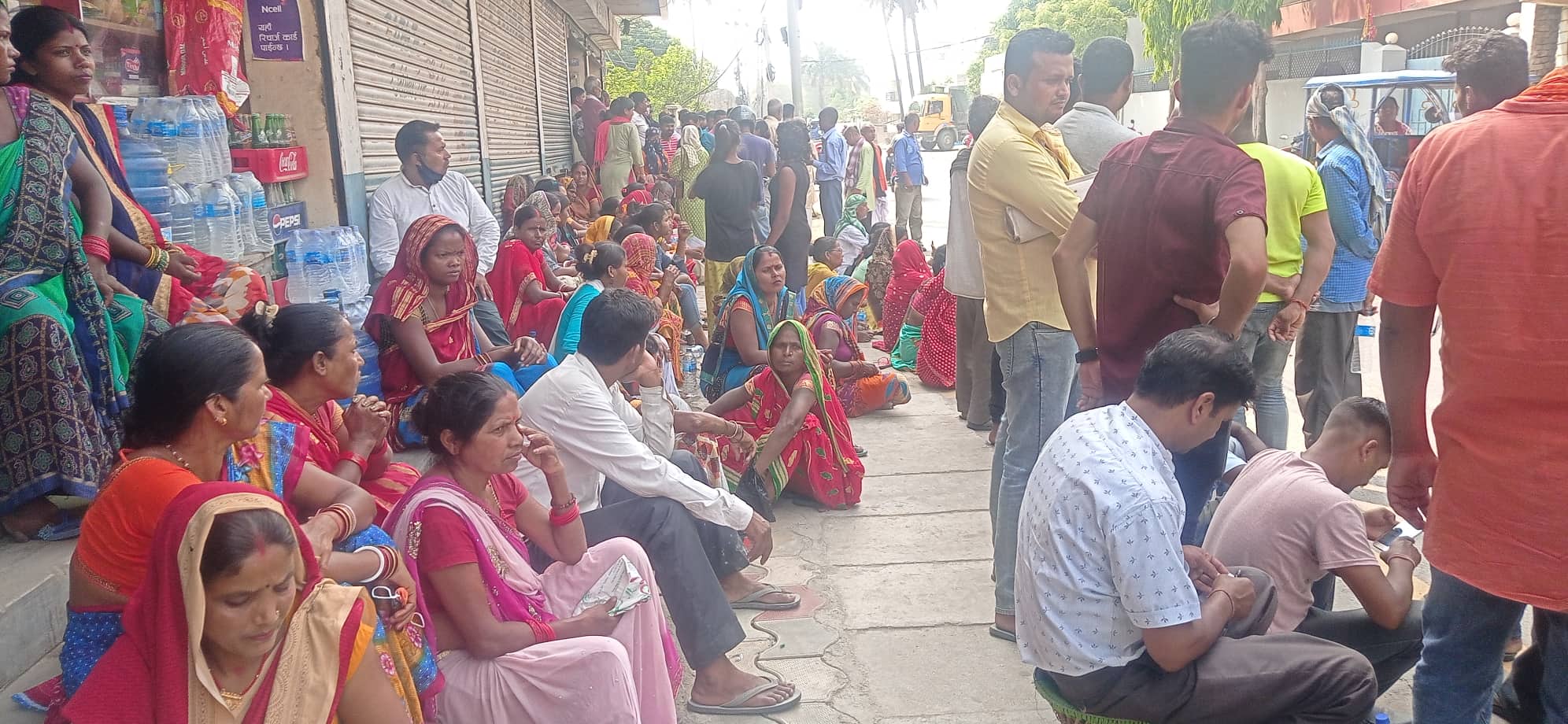स्थानीय निर्वाचनमा उम्मेद्वारी दर्ता (फोटो फिचर)
