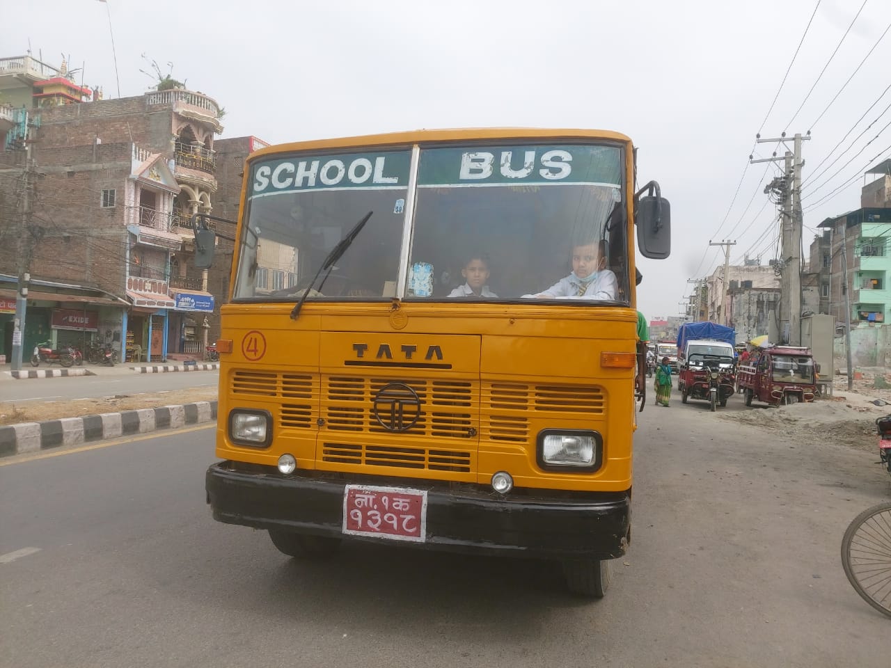 बिकेभिएमको स्कूल बससहित १९ कारवाहीमा, क्षमताभन्दा बढी विद्यार्थी