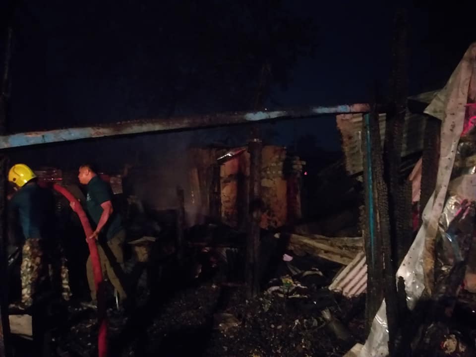 विराटनगरको हस्पिटल चौकमा लागेको आगो डेढ घण्टामा नियन्त्रण : तीन कर्मचारी घाइते, करोडको क्षति