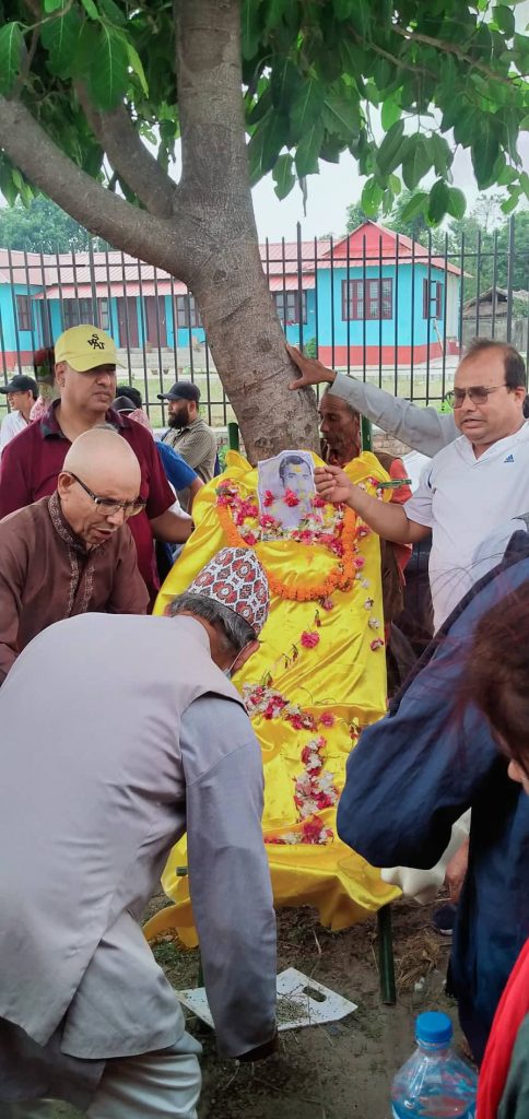 द्वन्द्वमा बेपत्ता पारिएका कुबेर आपागाईंको गरियो अन्तिम संस्कार