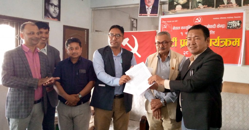 एमाले जिल्ला सदस्यसहित दलित अगुवाहरु माओवादीमा प्रवेश