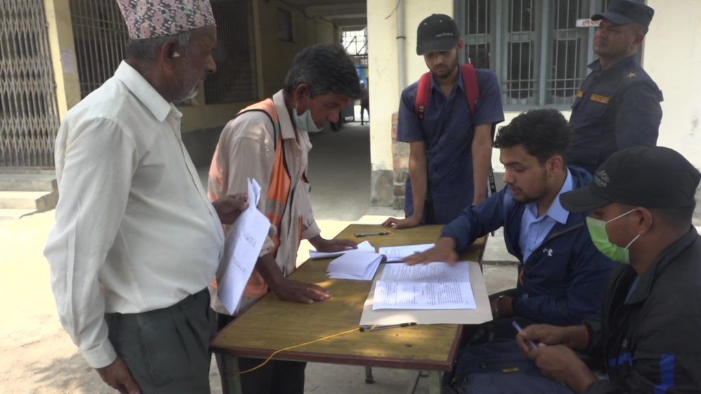 राजनीतिमा नैतिकता हराएको भन्दै रिक्सा चालकले दिए विराटनगर ६ को वडाध्यक्षमा उम्मेदवारी