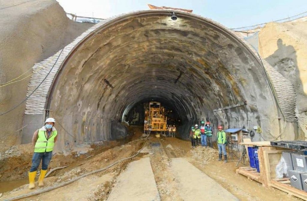 नागढुङ्गा सिस्नेखोला सुरुङ मार्ग निर्माण कार्यको अबरोध हट्यो