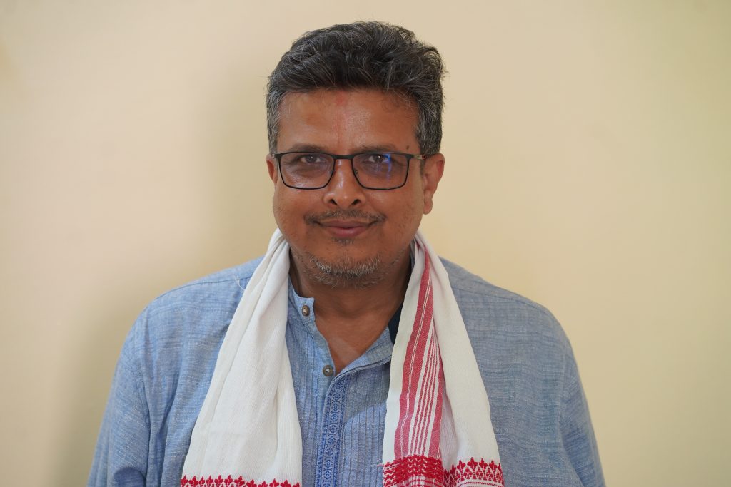 विराटनगरका प्रमुख  कोइराला : बिर्सिँदै  प्रतिबद्धता, इन्धनको लोभले सरकारी गाडी नै चढ्ने घोषणा