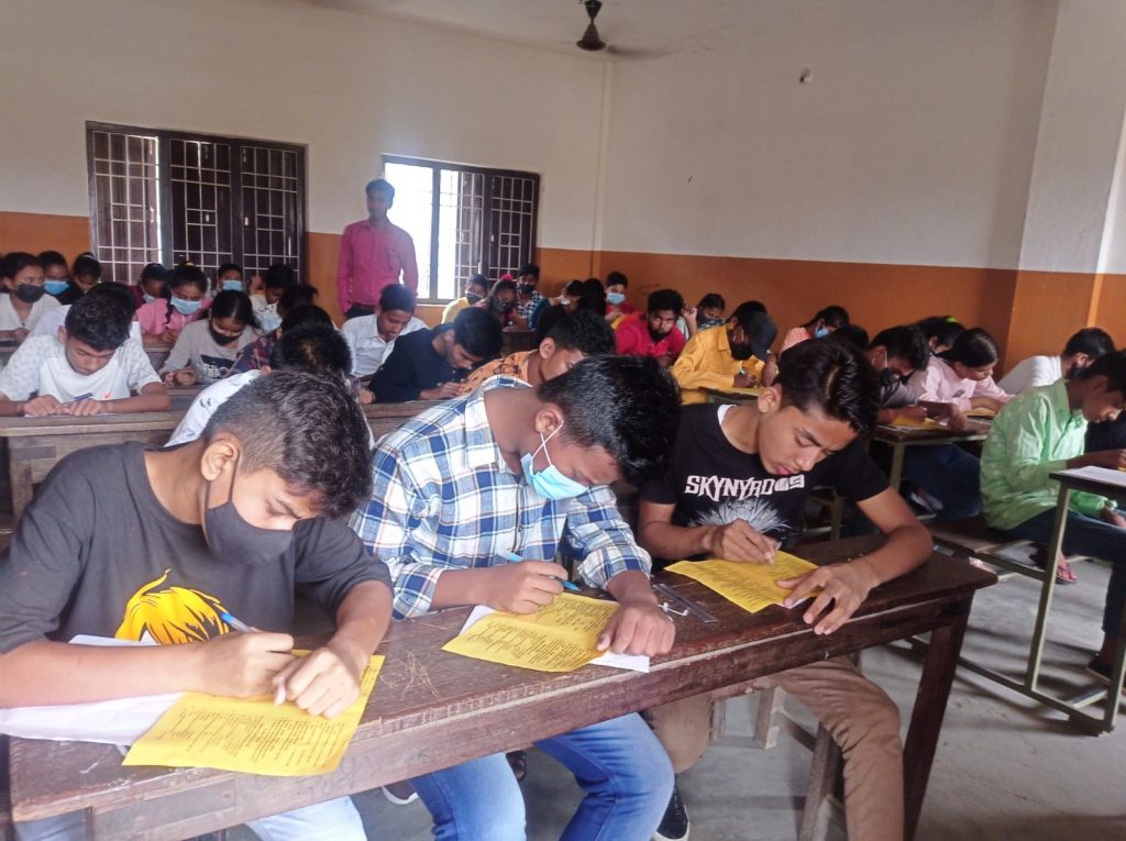 सरकारी विद्यालयमा आकर्षण, भर्ना लिन सत्यनारायणमा परीक्षा