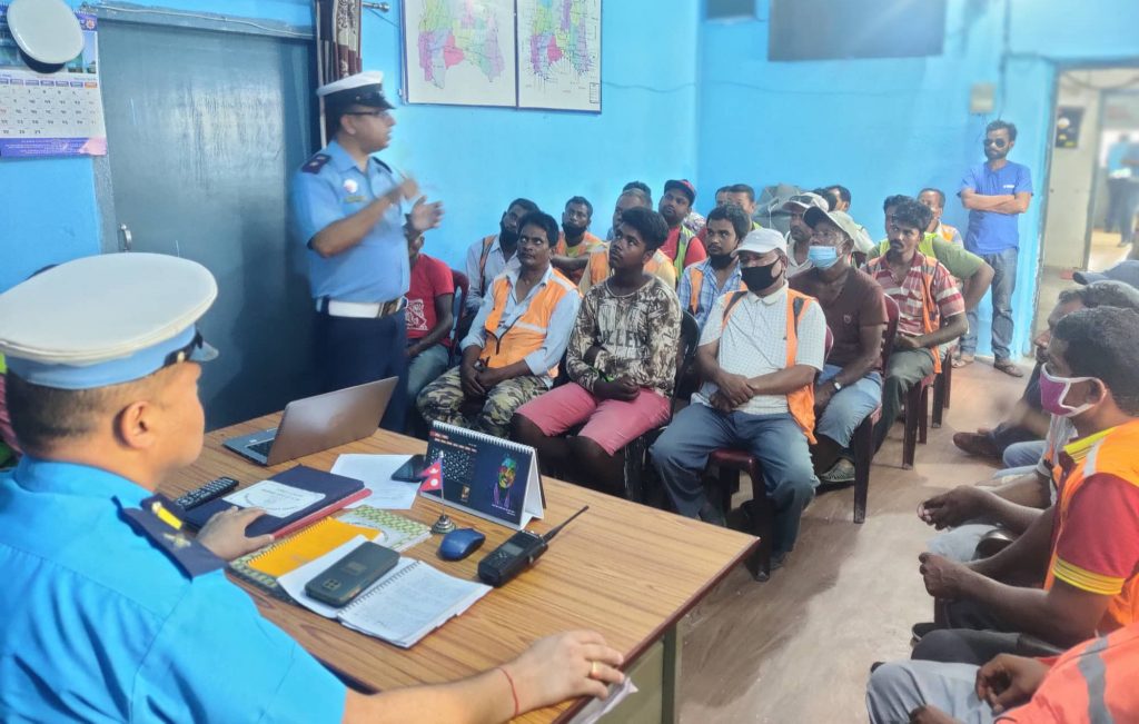 दुर्घटना न्यूनिकरण गर्न ट्राफिकको सचेतना अभियान