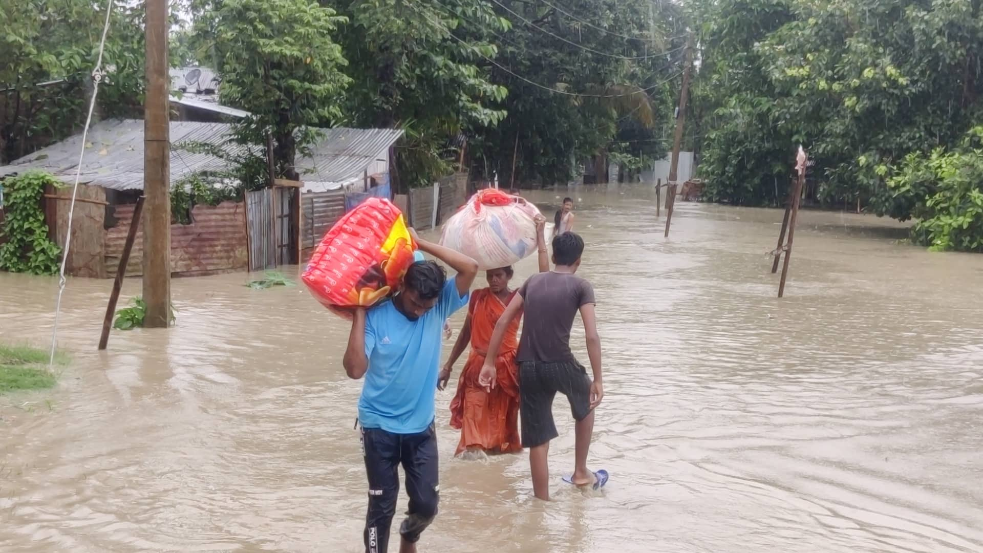 बाढी र डुबानको कारण मोरङमा सयभन्दा धेरै परिवार विस्थापित