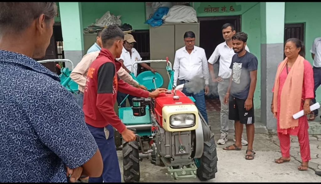 कटहरीका किसनालाई पावर ट्रिलर वितरण