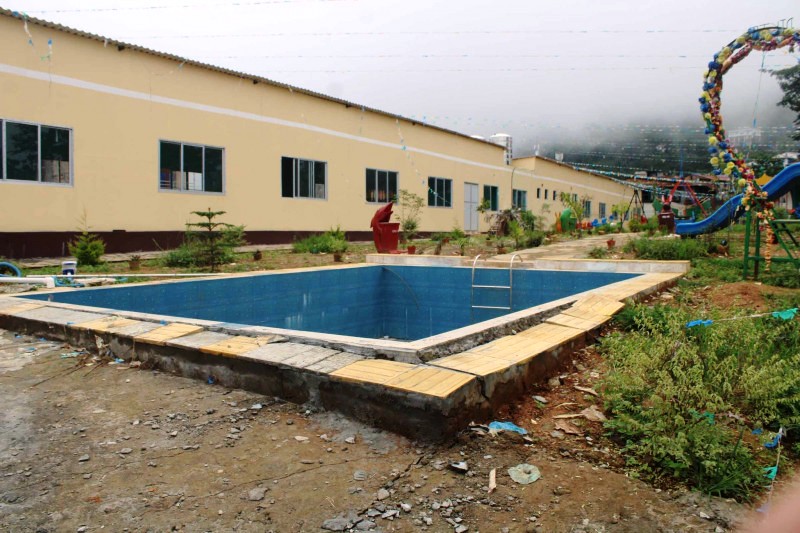 चार करोड भन्दा बढिको शपिङ कम्प्लेक्स र चिल्ड्रेन पार्क सामान्य वर्षामै भासियो