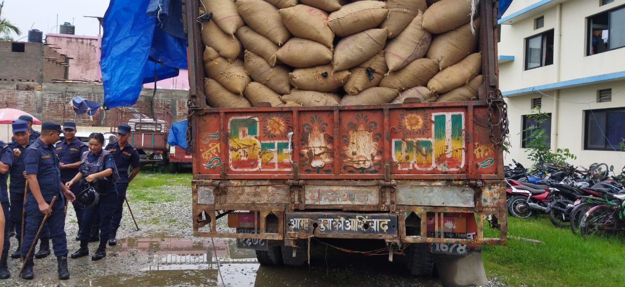 तस्करीको ट्रकसहित पाँच सय बोरा मकै नियन्त्रणमा