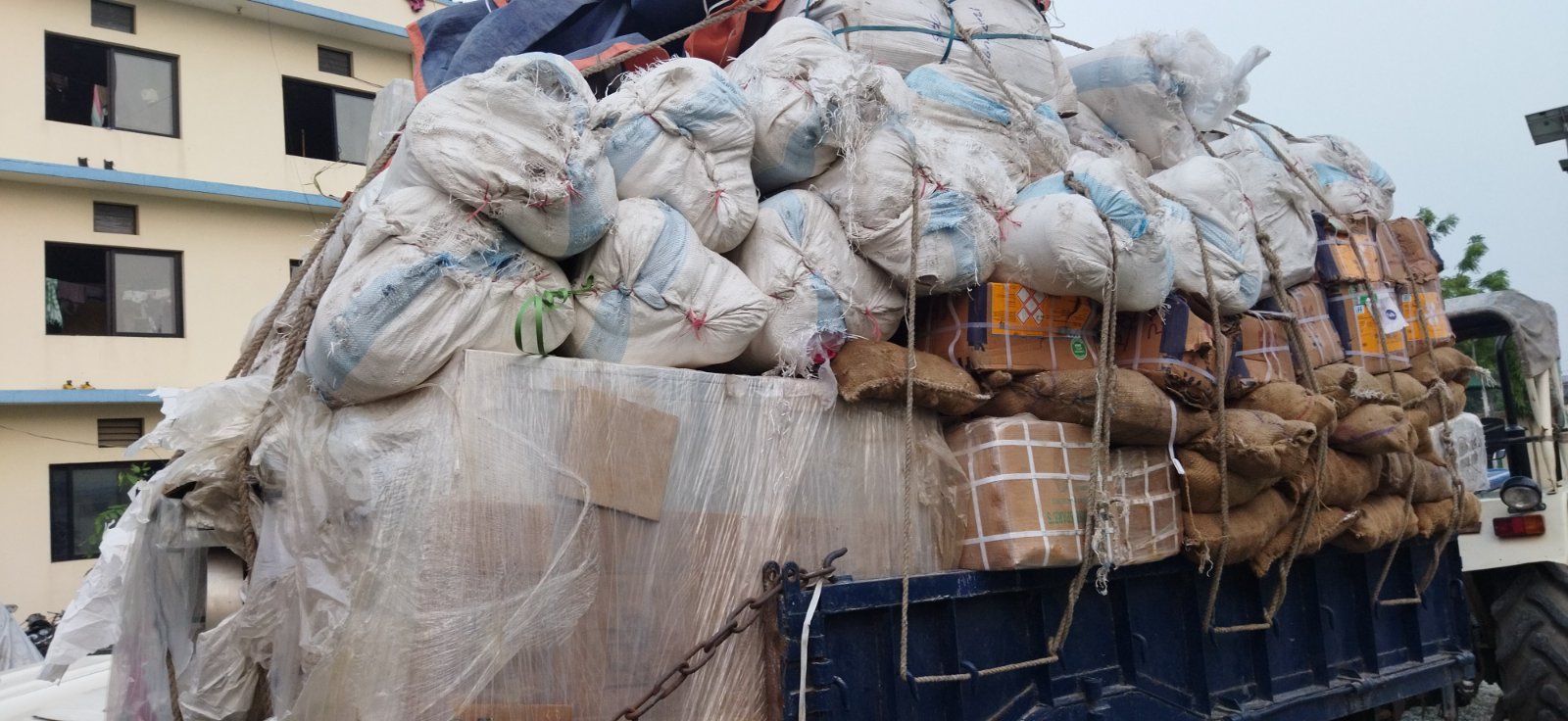 विराटनगरबाट ४० लाख मूल्य बराबरको अवैध सामान बरामद