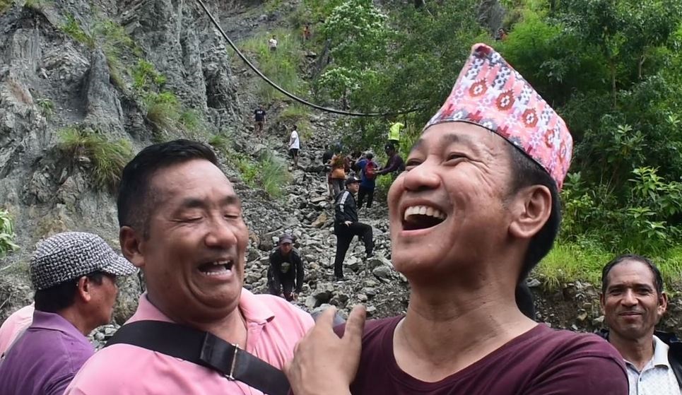 हर्क साम्पाङले पुण्य गौतमलाई पार्टीमा स्वागत गर्ने