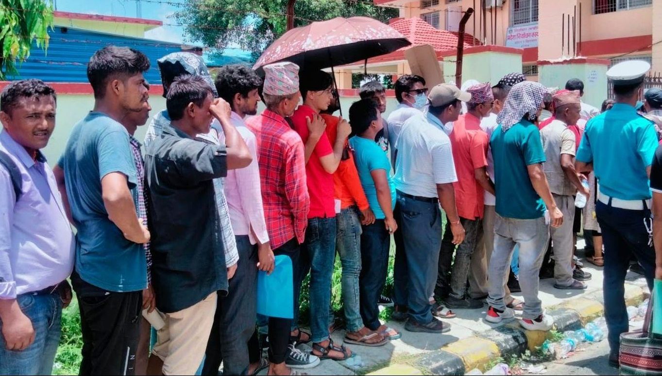 मतदाता बन्न फोटो खिच्ने उत्साह : रातको ११ बजेसम्म नाम दर्ता