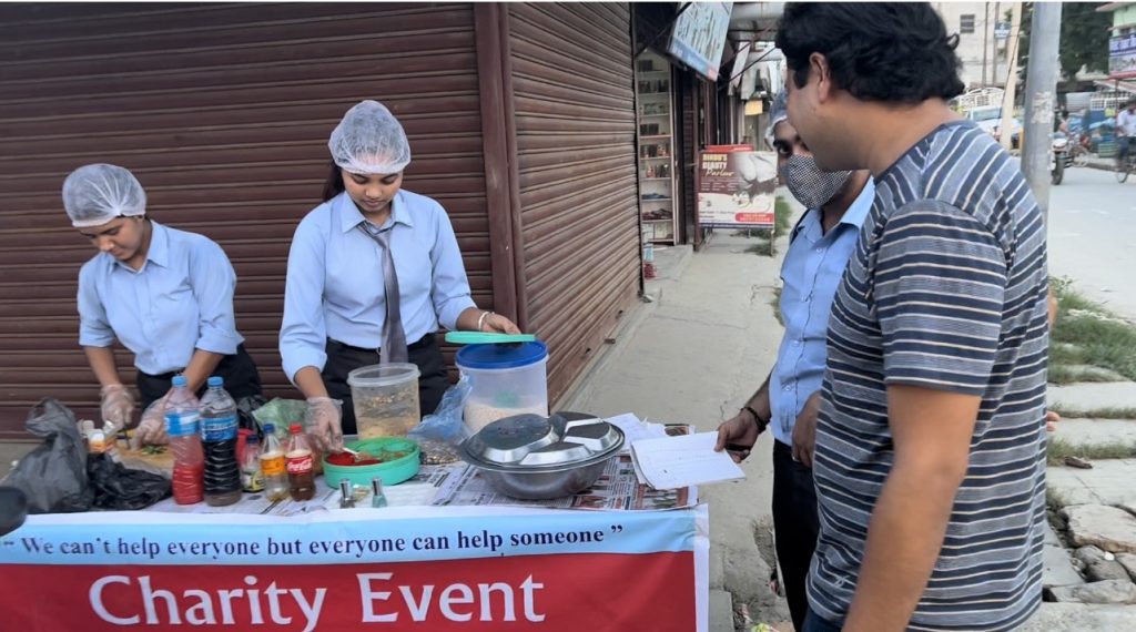 नेपाल बिजनेस कलेजका विद्यार्थीले खाजा बेचेर कमाएको मुनाफा गरिब तथा असहायलाई दिने