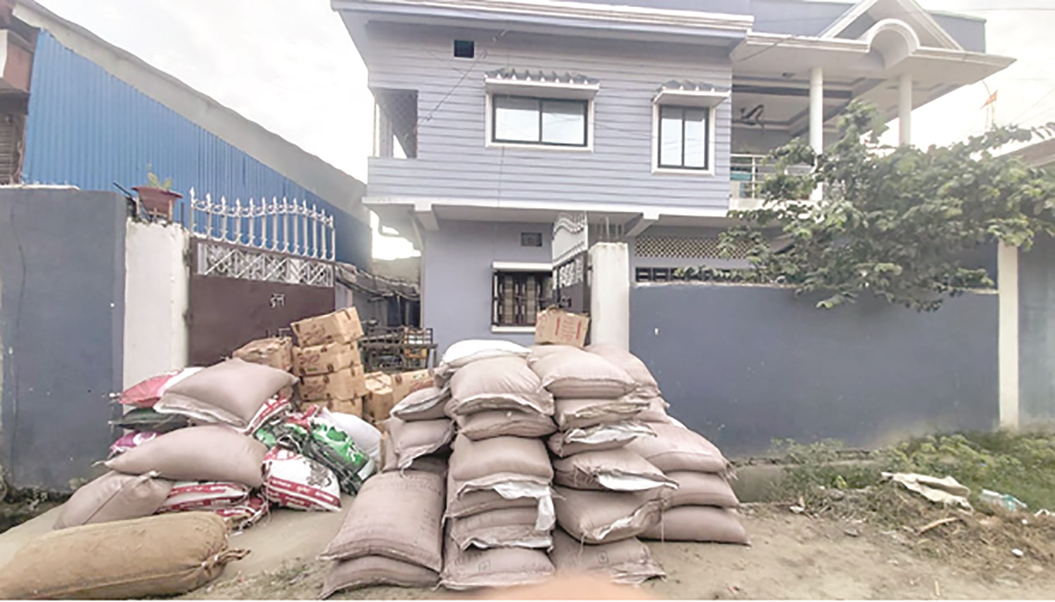 तस्करीको सामान धमाधम समात्दै प्रहरी