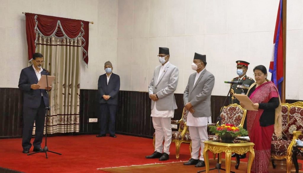 अर्थमन्त्री शर्माले लिए शपथ