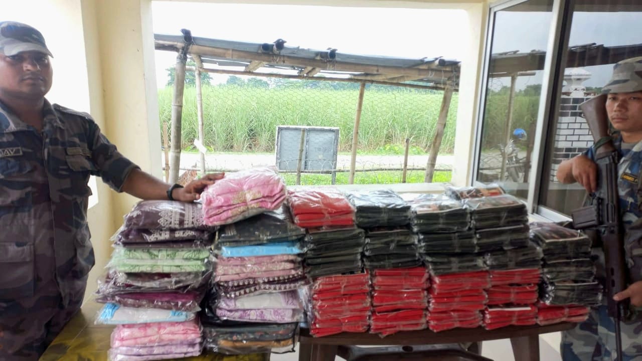 भन्सार छली गरेको १ लाख १४ हजारको कपडा बरामद