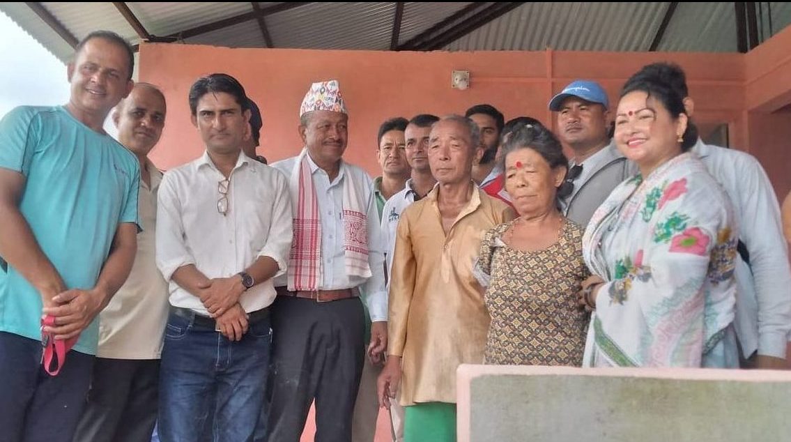 ओलीसँगै १७ वर्ष जेल जीवन बिताएका मानकुमारलाई पत्रकार र लेखकले बनाइदिए नयाँ घर