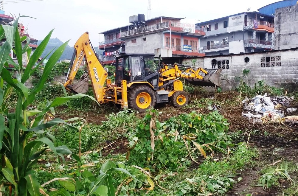 ब्यक्तीले हड्पेको जग्गामा चल्यो महानगरको डोजर