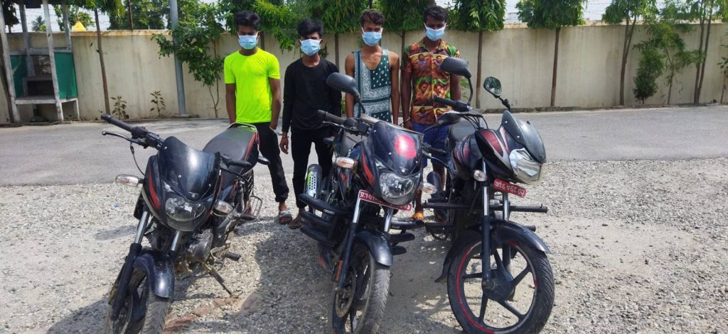 मोटरसाइकल चोरी आरोपमा चार पक्राउ