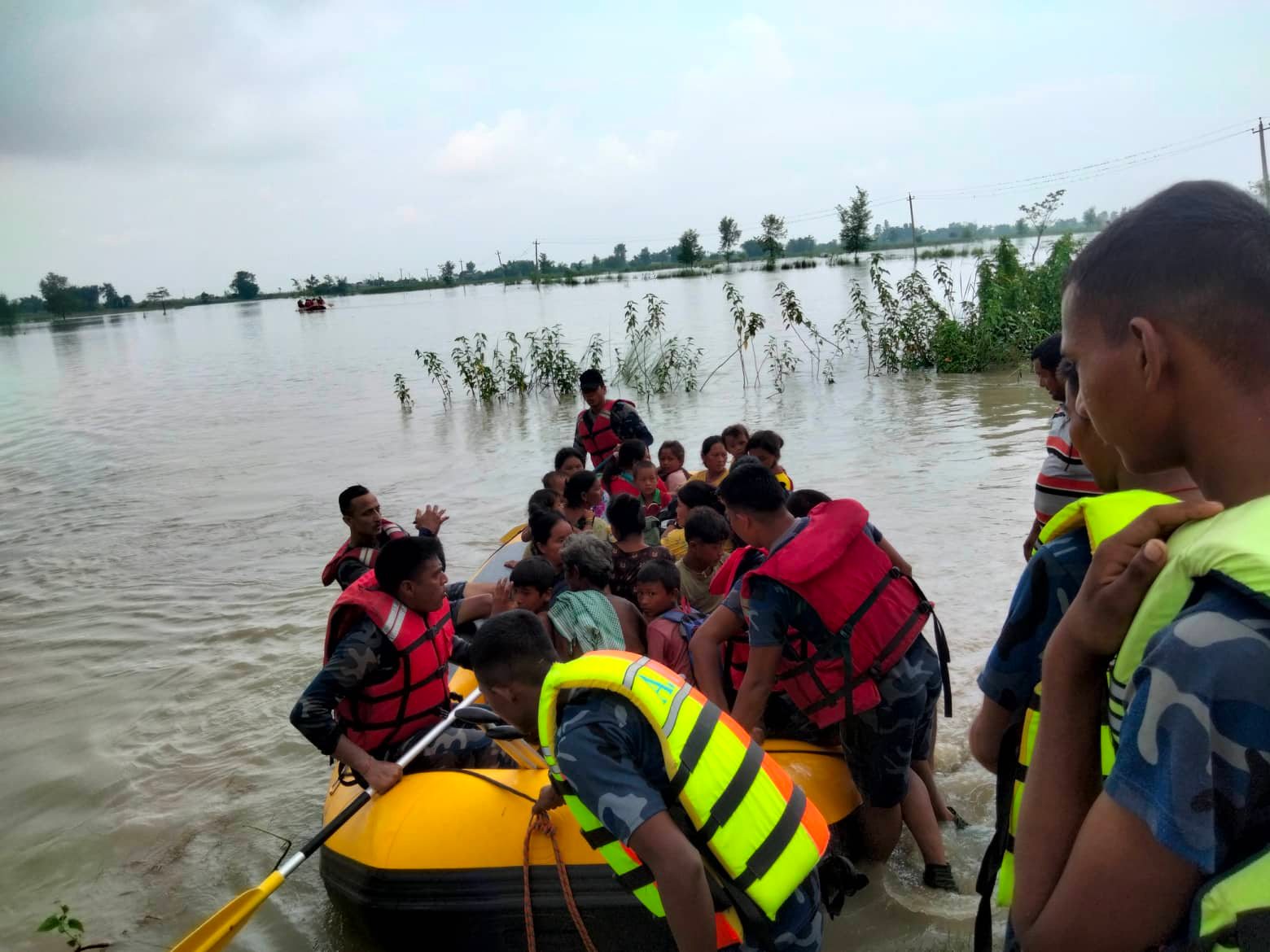 बाढीमा फसेकाहरुको यसरी हुदैछ उद्धार (फोटो फिचर )