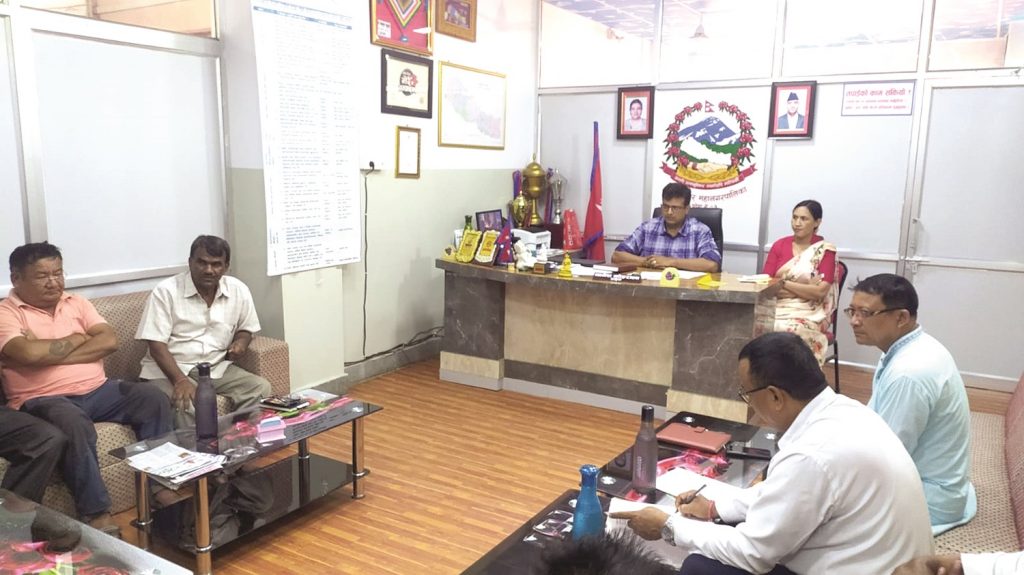 ल्याण्डफिल्ड साइडमा ढल हाल्न निषेध