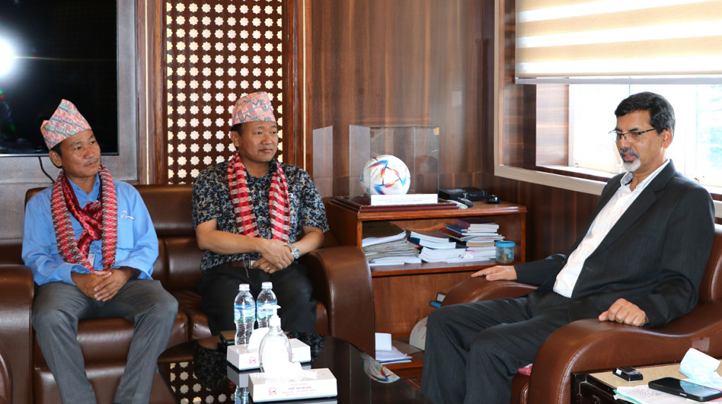 धरानका मेयर उपमेयरले भेटे प्रचण्ड र अर्थमन्त्रीलाई