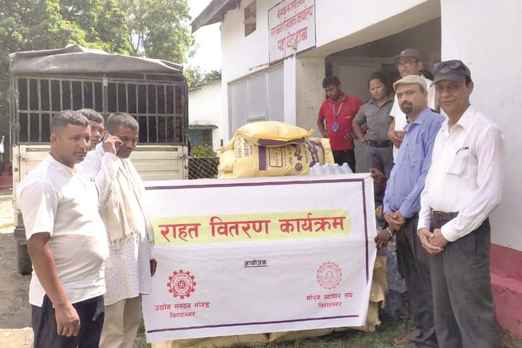 कोशीपीडितलाई राहत हस्तान्तरण