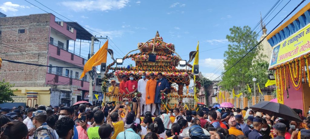 विराटनगरमा निस्कियो राधाकृष्ण रथयात्रा (फोटो फिचर)